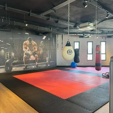 Schoenes Mit Meerblick Auf Nordzypern, In Caesar Blue Isabella 70