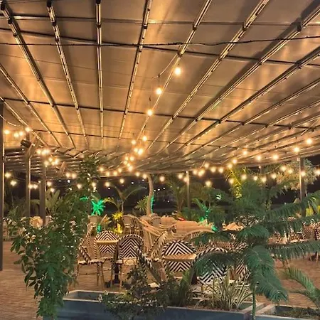 Schoenes Mit Meerblick Auf Nordzypern, In Caesar Blue Isabella 70 Rizokarpaso