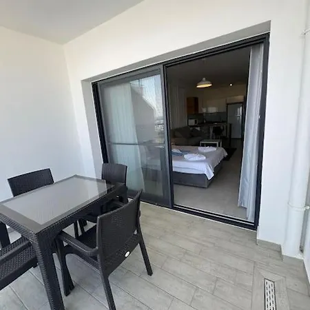 Schönes Mit Meerblick Auf Nordzypern, In Caesar Blue Isabella 70 * Rizokarpaso