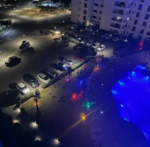 Schoenes Mit Meerblick Auf Nordzypern, In Caesar Blue Isabella 70 *