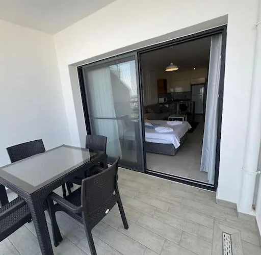 Schoenes Mit Meerblick Auf Nordzypern, In Caesar Blue Isabella 70 * Rizokarpaso