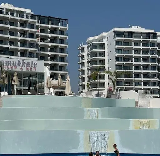 Schoenes Mit Meerblick Auf Nordzypern, In Caesar Blue Isabella 70 *