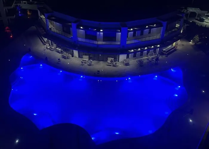 Schoenes Mit Meerblick Auf Nordzypern, In Caesar Blue Isabella 70 * Rizokarpaso