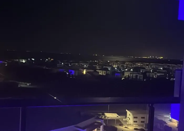 Schoenes Mit Meerblick Auf Nordzypern, In Caesar Blue Isabella 70 *